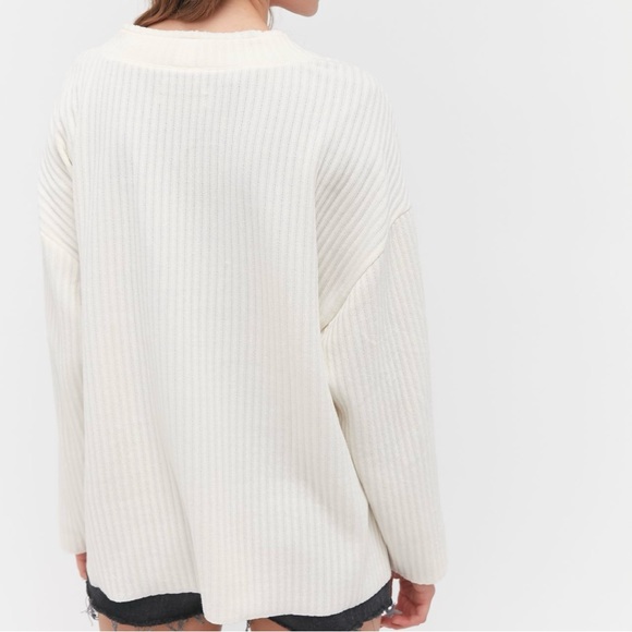 UO Vintage White Oversized V-Neck Sweater - Picture 2 of 6